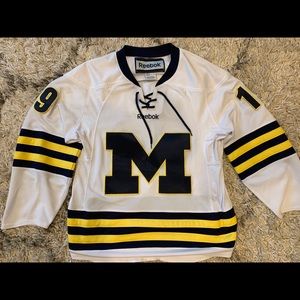 U-Michigan Wolverines Dylan Larkin Hockey Jersey